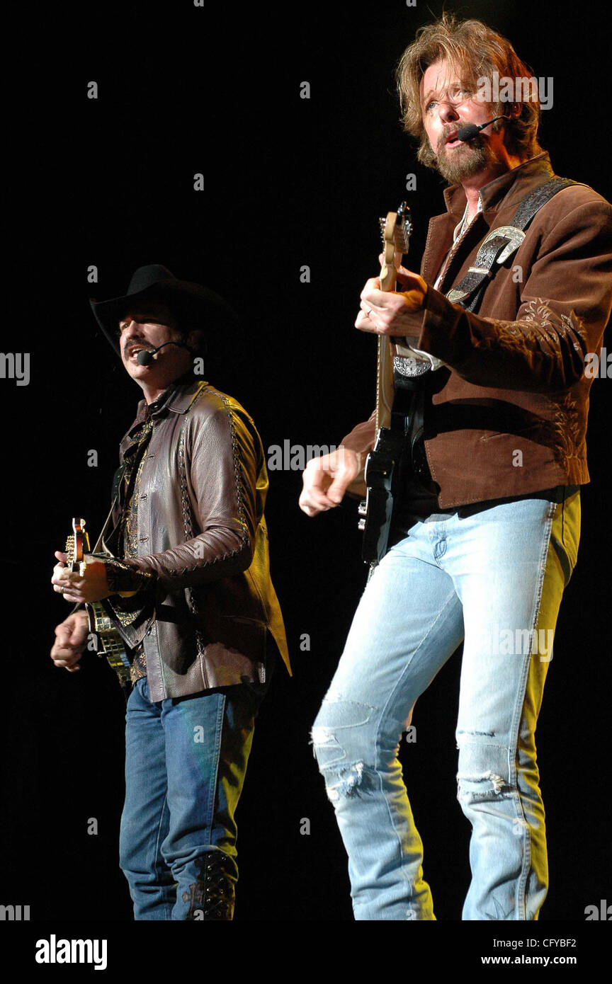 Country duo kix ronnie dunn hires stock photography and images Alamy