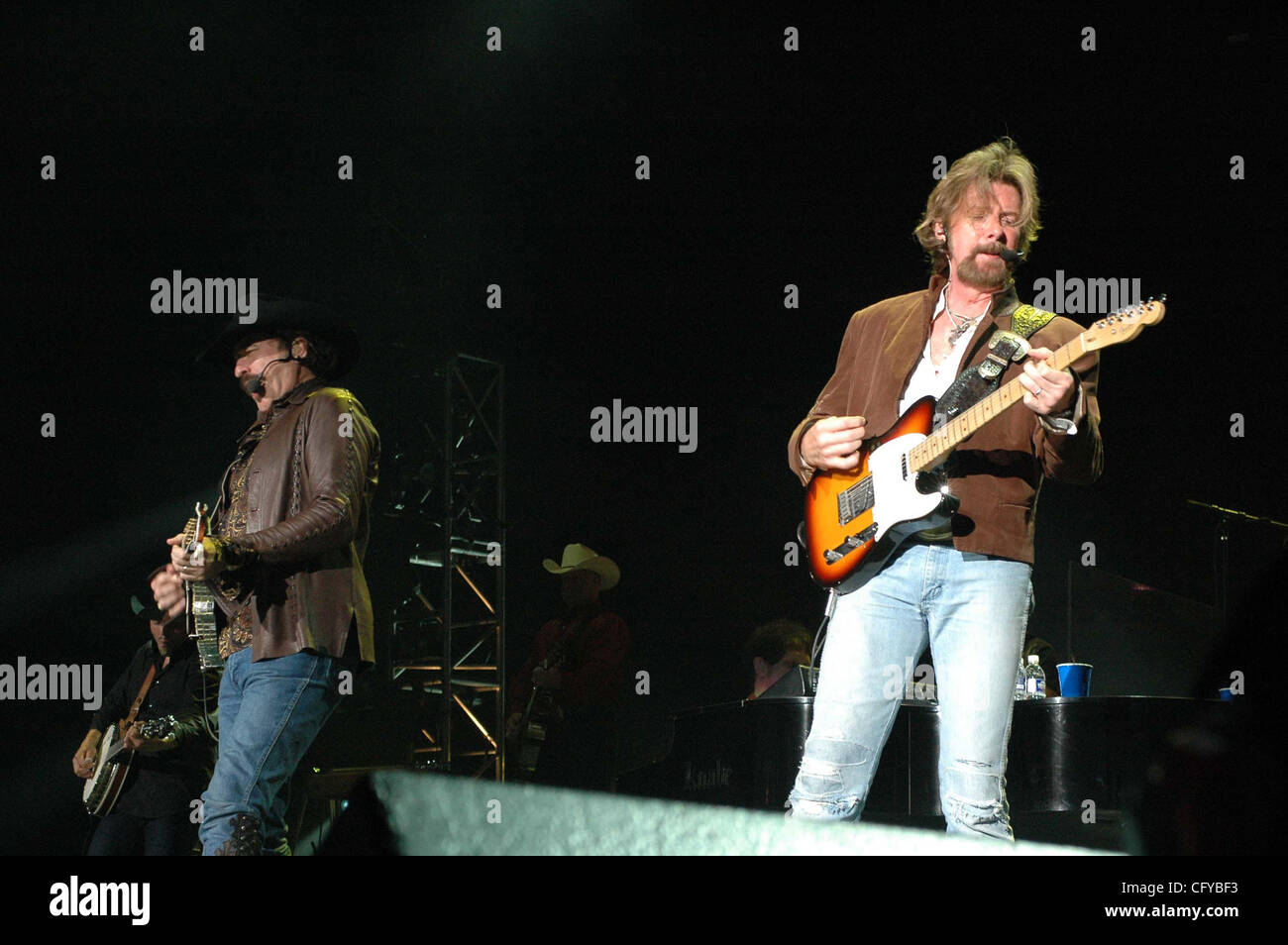 Country duo kix ronnie dunn hires stock photography and images Alamy