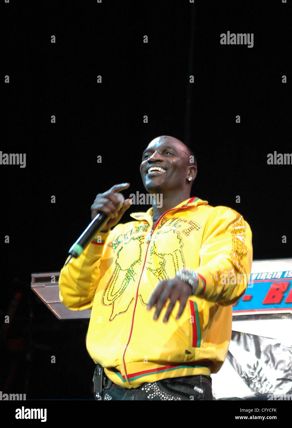 R & B singer, Akon, performing at the Walnut Creek Amphitheater in ...