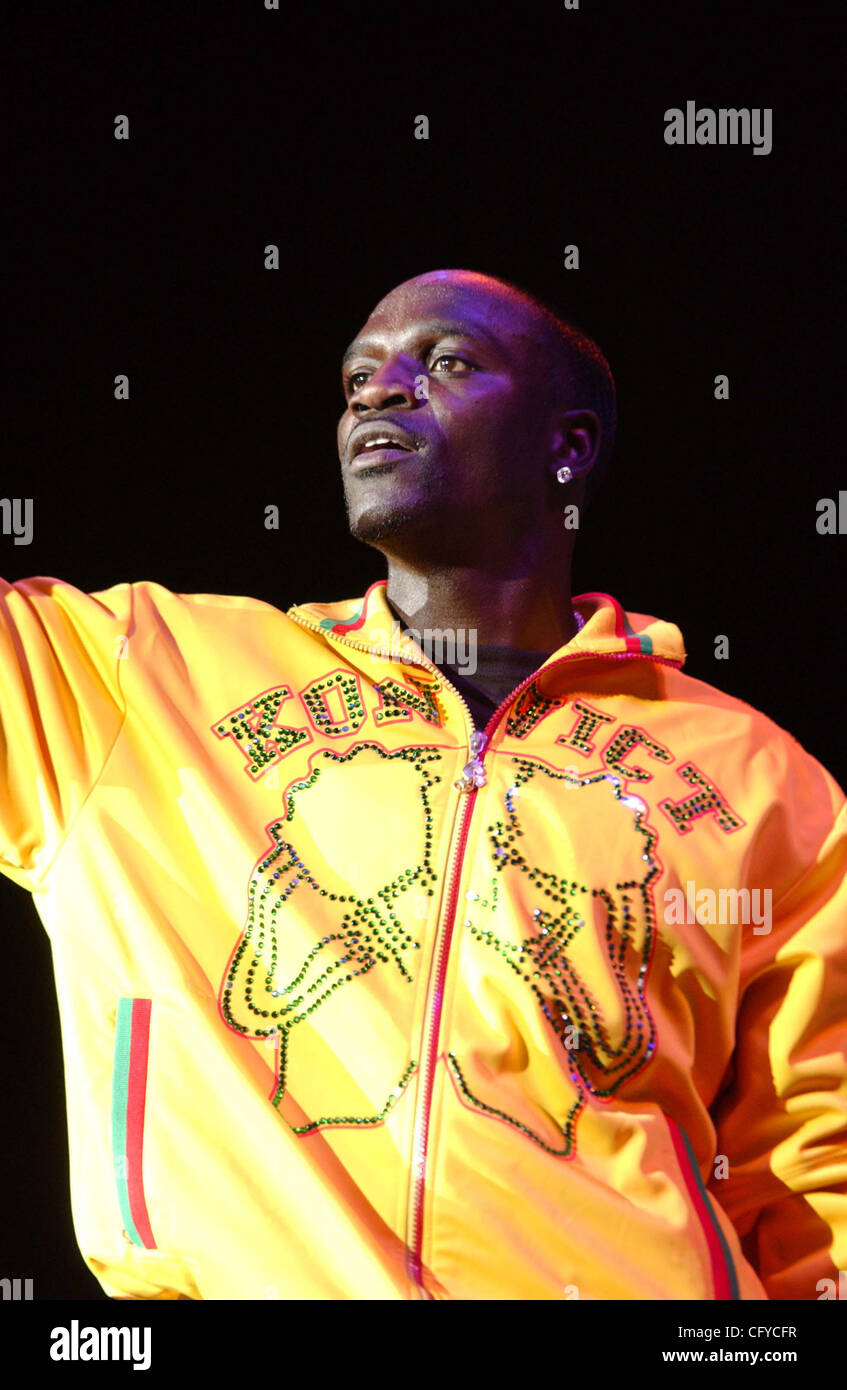 R & B singer, Akon, performing at the Walnut Creek Amphitheater in ...