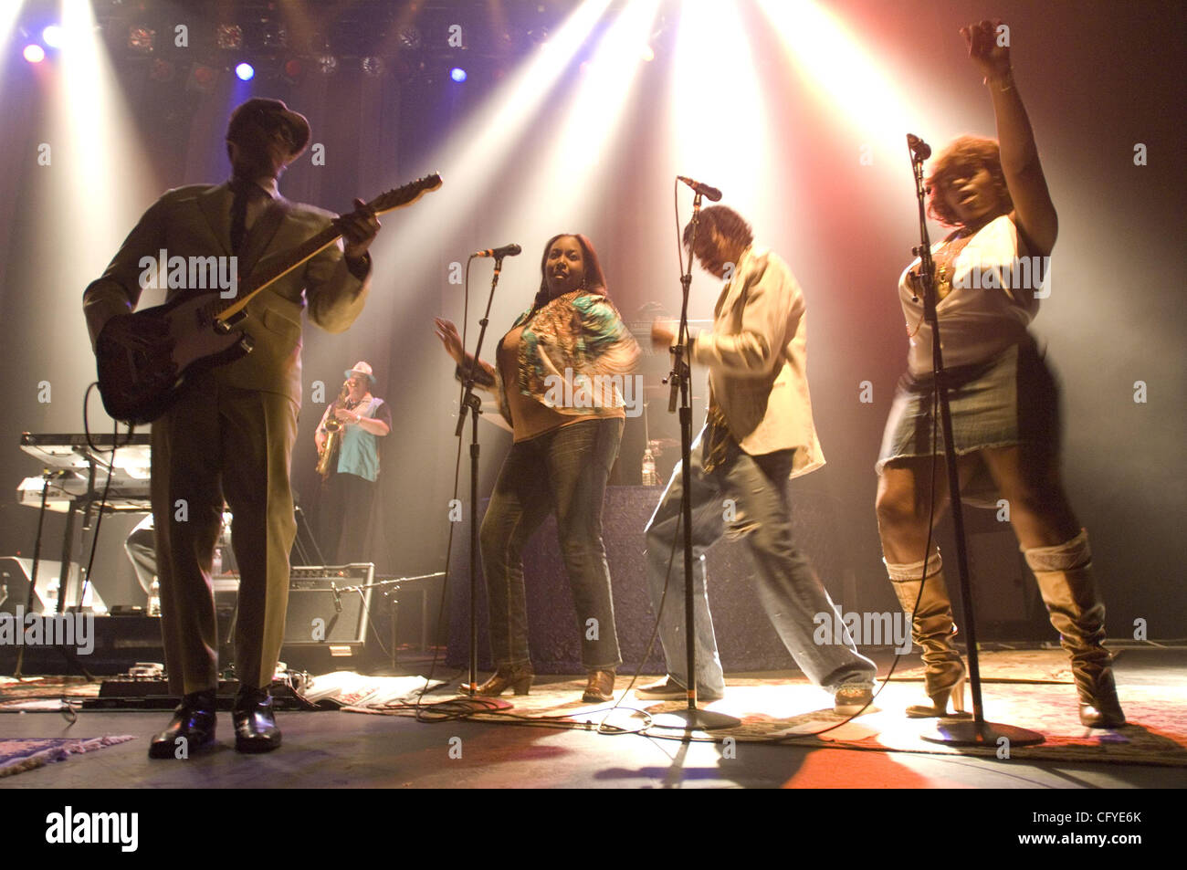 Back Up Singers High Resolution Stock Photography and Images Alamy