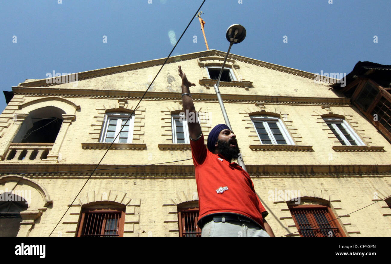 Kashmiri Sikh shouts slogans during a demonstration against the Dera Sacha Sauda (DSS) outside a Sikh temple in Srinagar, India, Friday, May 18, 2007. Parts of Punjab and Haryana continued to be tense for the fifth day Thursday due to the stand-off between Sikhs and the DSS as Sikh high priests call Stock Photo