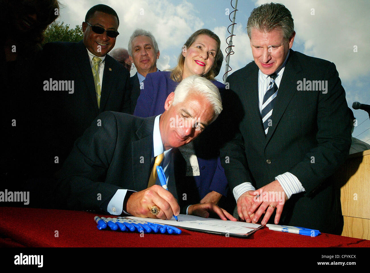 052107 met crist elex 3--Staff Photo by Uma Sanghvi/The Palm Beach Post ...