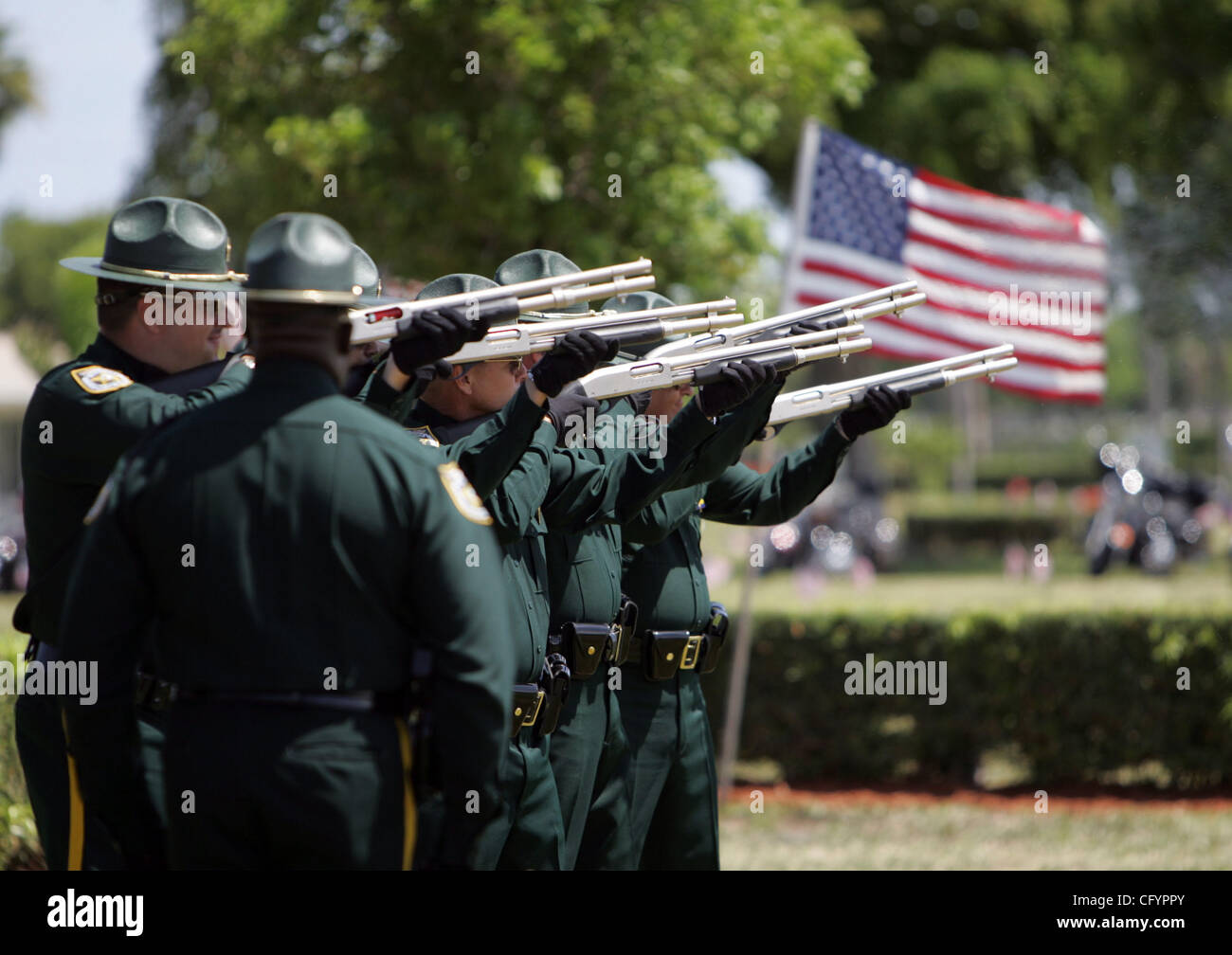 21 gun salute hi-res stock photography and images - Page 28 - Alamy