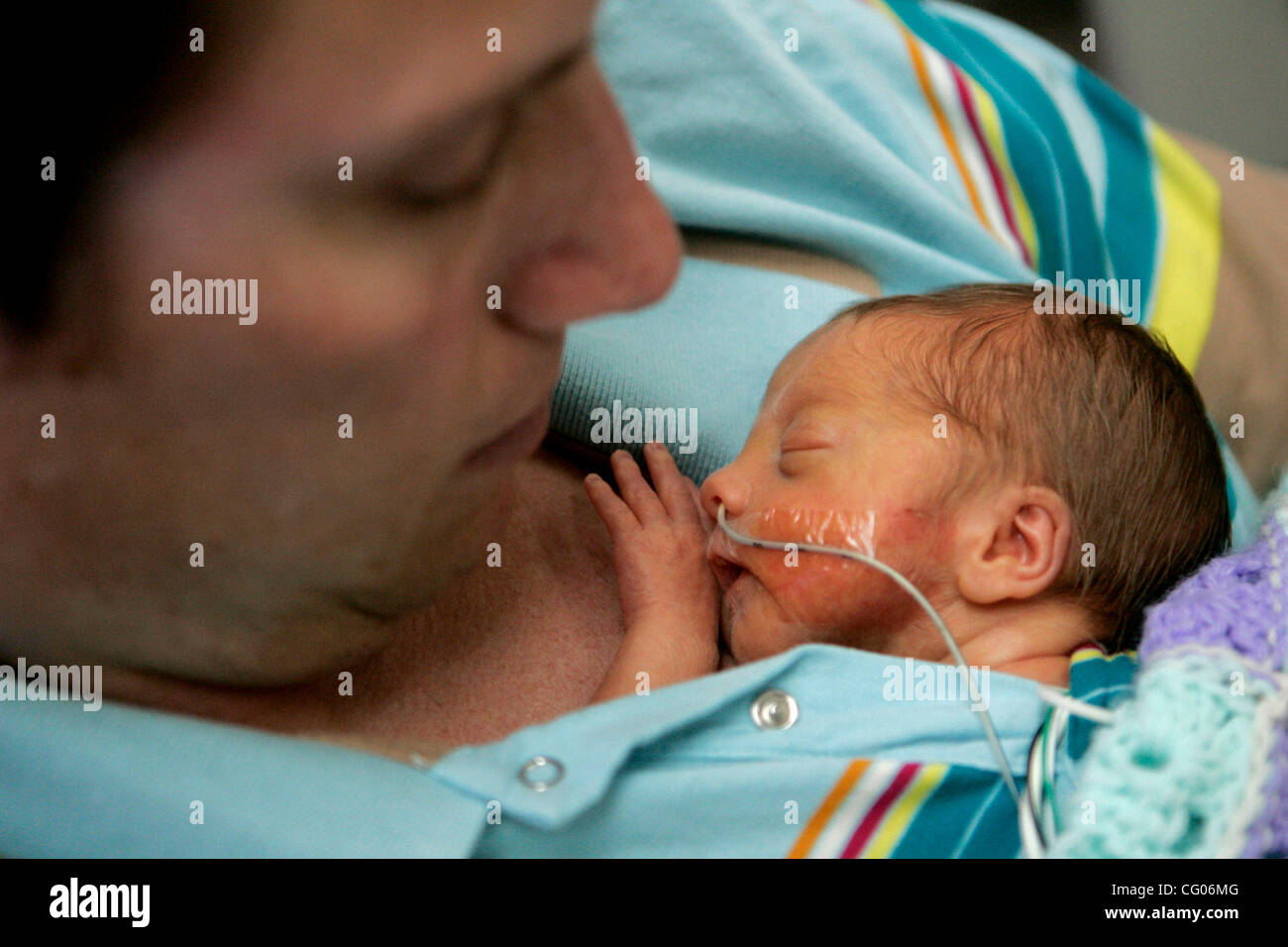 June 14, 2007_San Diego, CA_Firefighter CHRIS MATTAROLLO, of Oceanside, holds his eleven-day-old, nearly three-pound son, KASH, in the Infant Special Care Unit at UCSD Medical Center in Hillcrest._Mandatory Credit photo by Laura Embry/San Diego Union-Tribune/Zuma Press, copyright 2007 San Diego Unio Stock Photo