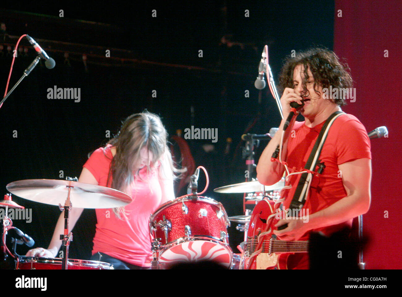 The white stripes jack and meg hi-res stock photography and images - Alamy