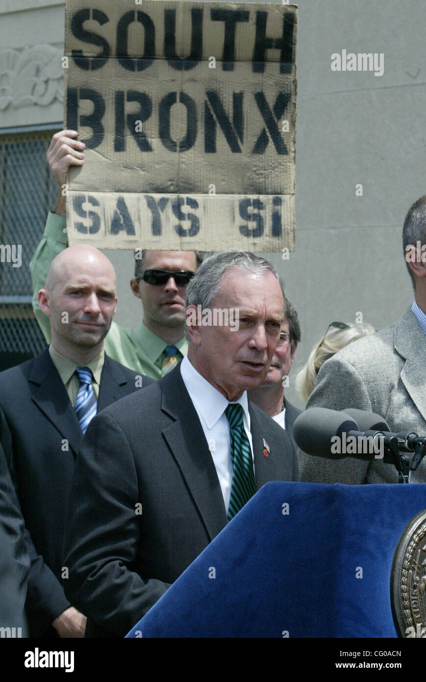 Mayor Michael Bloomberg joined Assemblymember Jose Rivera, Borough president Adolfo Carrion and council members as they endosed PlaNYC at the Bronx County courthouse. Photo credit: Mariela Lombard/ ZUMA Press. Stock Photo