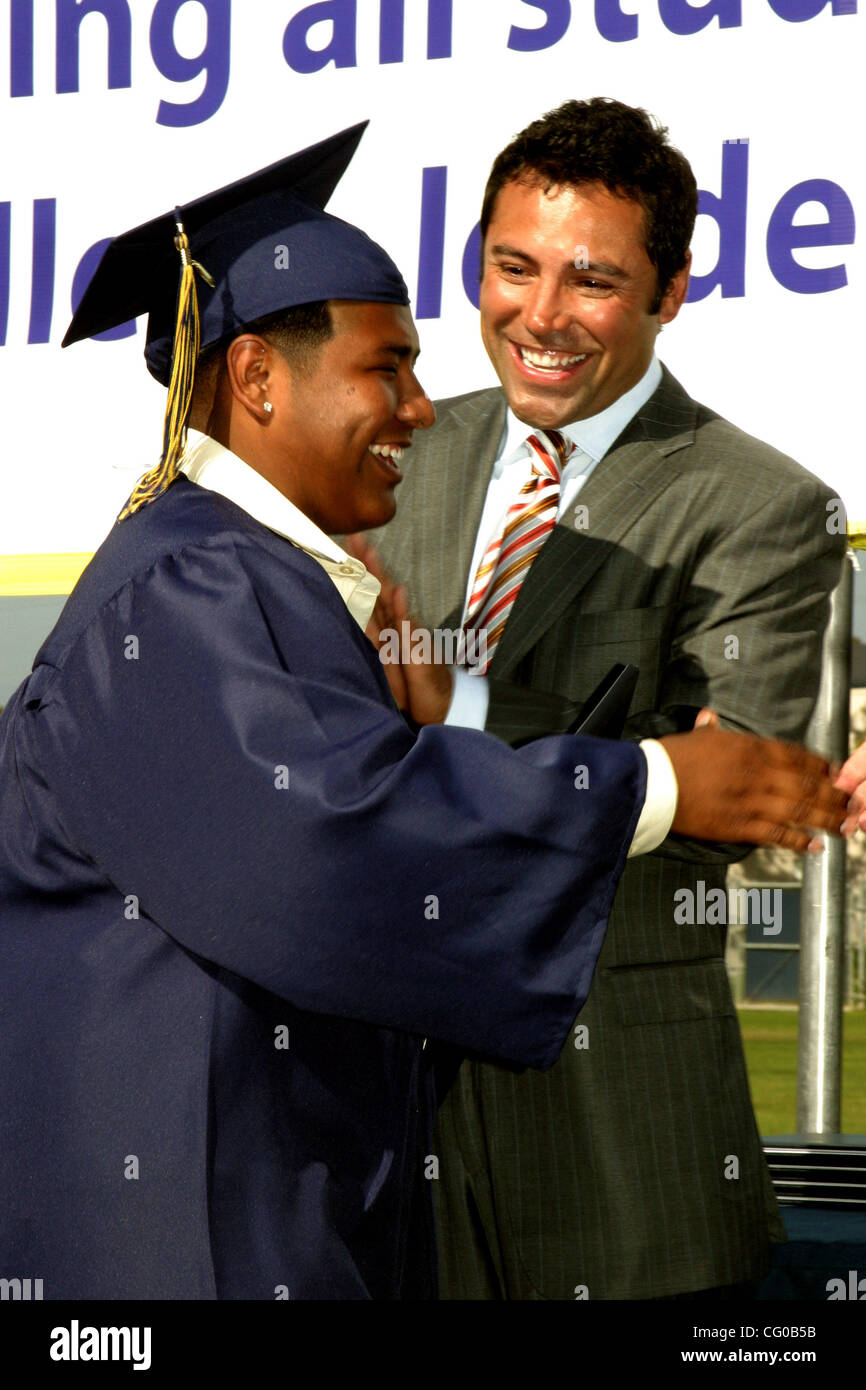 Jun 21, 2007 - Los Angeles, CA, USA- OSCAR DE LA HOYA Congratulates ...