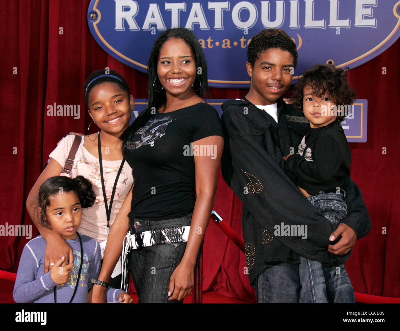 Jun 22, 2007 - Hollywood, CA, USA - SHAR JACKSON & family at the 'Ratatouille' Hollywood