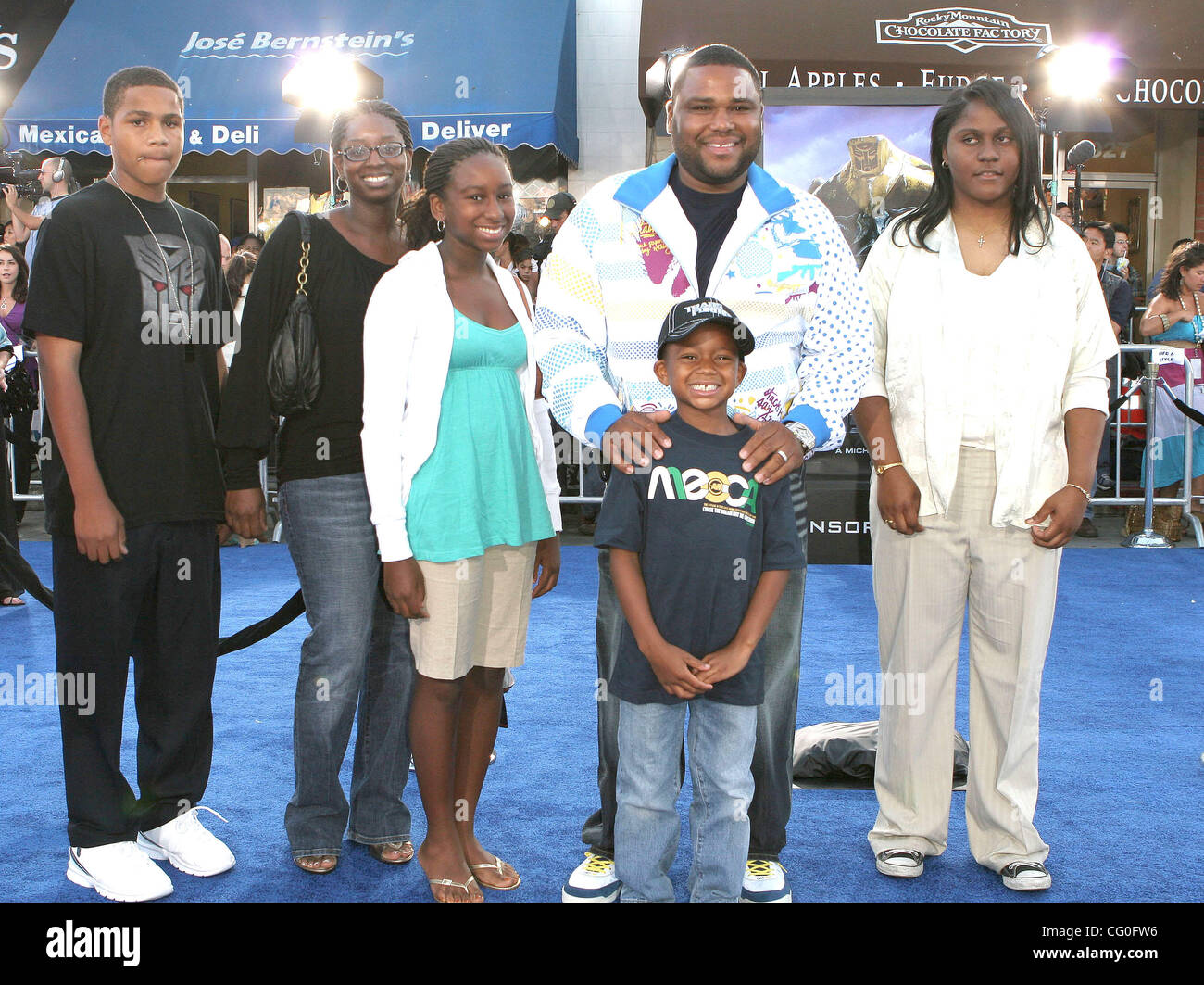 Jun 27, 2007; Hollywood, California, USA;  Actor ANTHONY ANDERSON and family  at the Hollywood Premiere of ' Transformers' held at Mann's Village Theater. Mandatory Credit: Photo by Paul Fenton/ZUMA Press. (©) Copyright 2007 by Paul Fenton Stock Photo