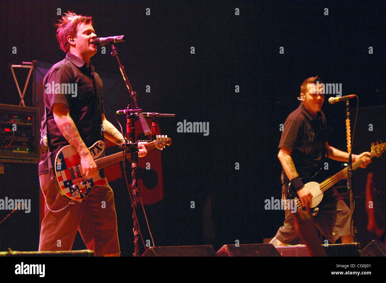 Erik Chandler High Resolution Stock Photography And Images Alamy Last show of the week. https www alamy com stock photo jul 2 2007 myrtle beach sc usa musician jaret reddick and bass guitarist 44269345 html