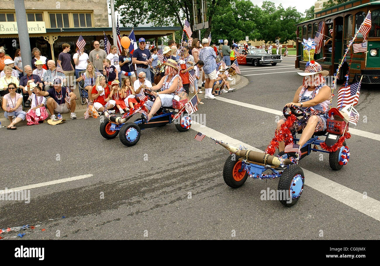 fredericksburg ohio 4th of july parade