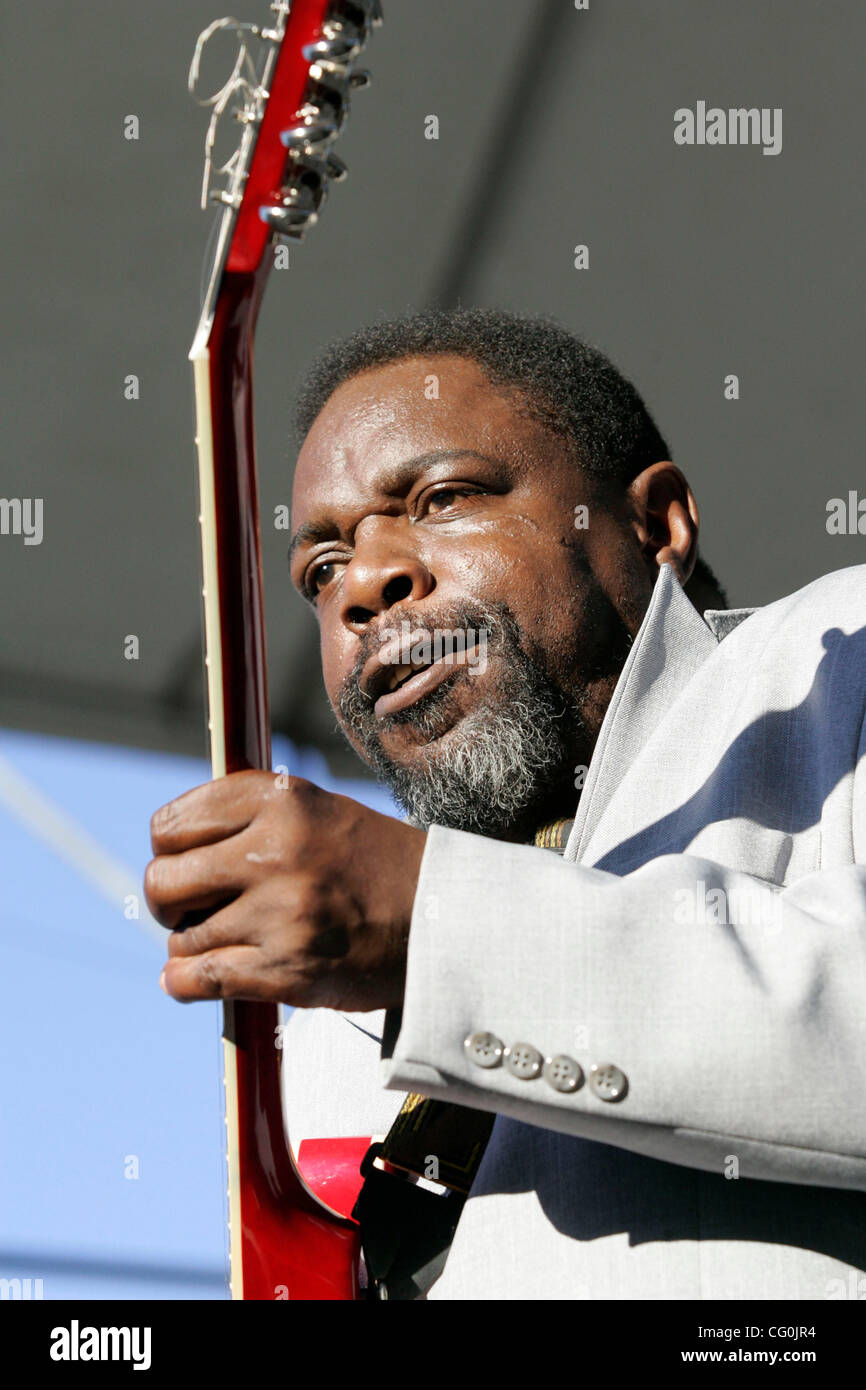Jul 04, 2007 - Portland, OR, USA - LURRIE BELL performs at the Portland Waterfront Blues Festival. The five-day festival is said to be the largest blues festival west of the Mississippi River. (Credit Image: © Richard Clement/ZUMA Press) Stock Photo