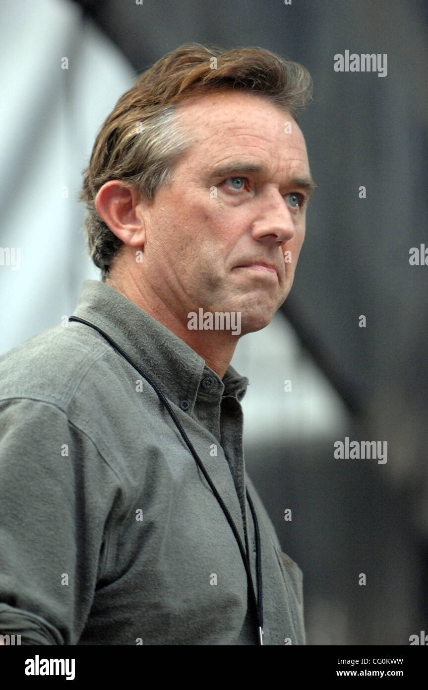 Jul. 7, 2007 East Rutherford, NJ; USA,  Activist ROBERT F. KENNEDY JR makes an appearance at Giants Stadium as part of the 2007 Live Earth Concert that took place in East Rutherford. Copyright 2007 Jason Moore. Mandatory Credit: Jason Moore Stock Photo