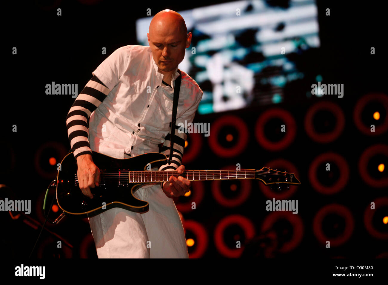 The Smashing Pumpkins with Billy lead vocals and guitar