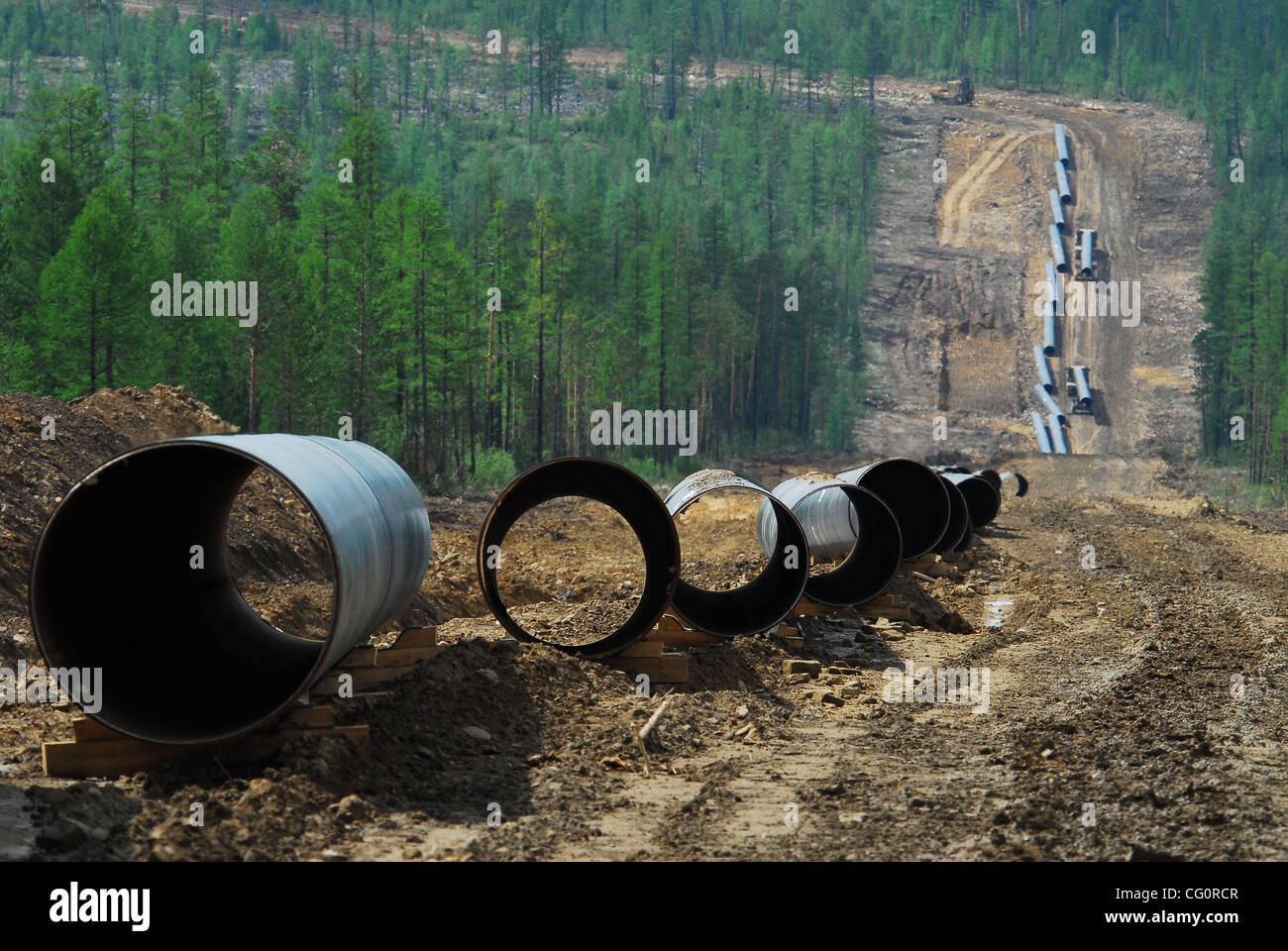 Природные проблемы восточной сибири. ВСТО 2 трубопровод. Трубопровод нефти Восточная Сибирь. Нефтепровод в тайге. Трубопровод в тайге.