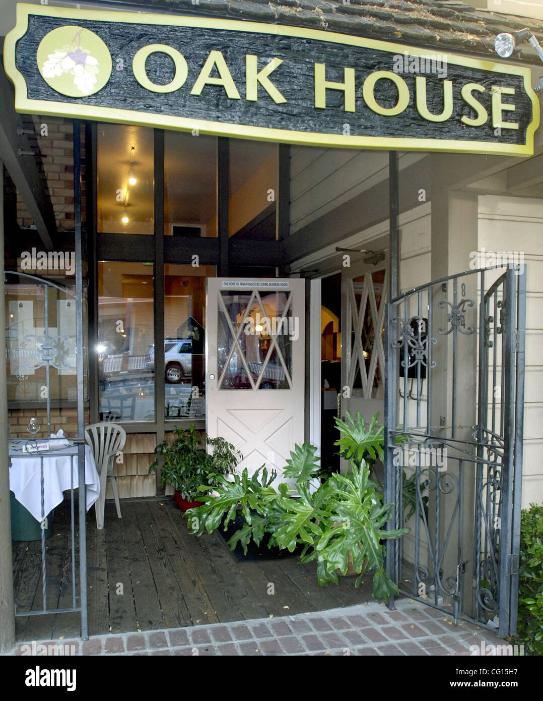 The outside of the 'Oak House' restaurant in downtown Pleasanton, Calif., on Tuesday, July 24, 2007. (Doug Duran/Contra Costa Times) Stock Photo