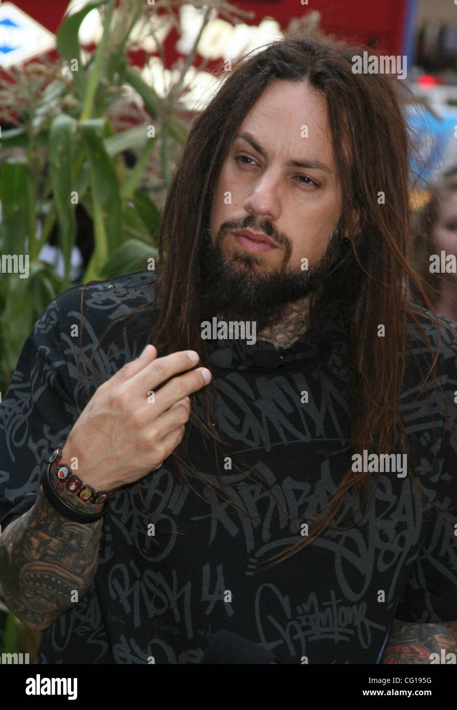 Jul 31, 2007 - New York, NY, USA - The rock group Korn holding a press ...