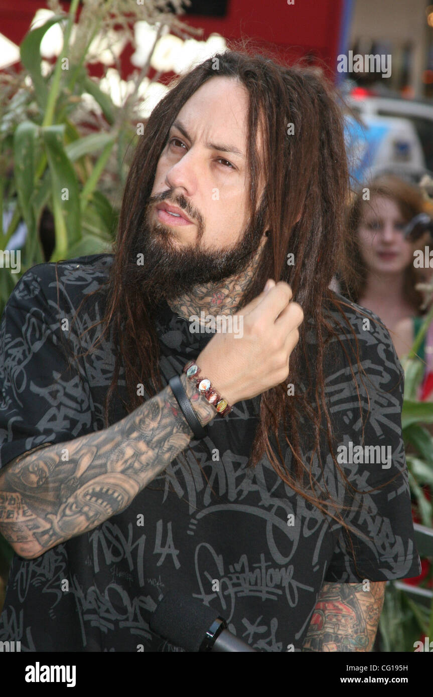 Jul 31, 2007 - New York, NY, USA - The rock group Korn holding a press ...