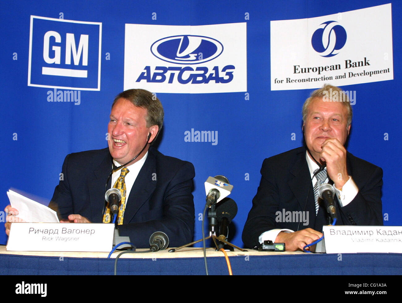 The general  agreement on creation of the joint venture was signed in  Moscow  between Russian Avtovaz company and American General Motors Co.  by vice-president of GM Rick Wagoner and chairman of board of directors of Avtovaz company Vladimir Kadannikov (R). The first joint project of the enterpris Stock Photo