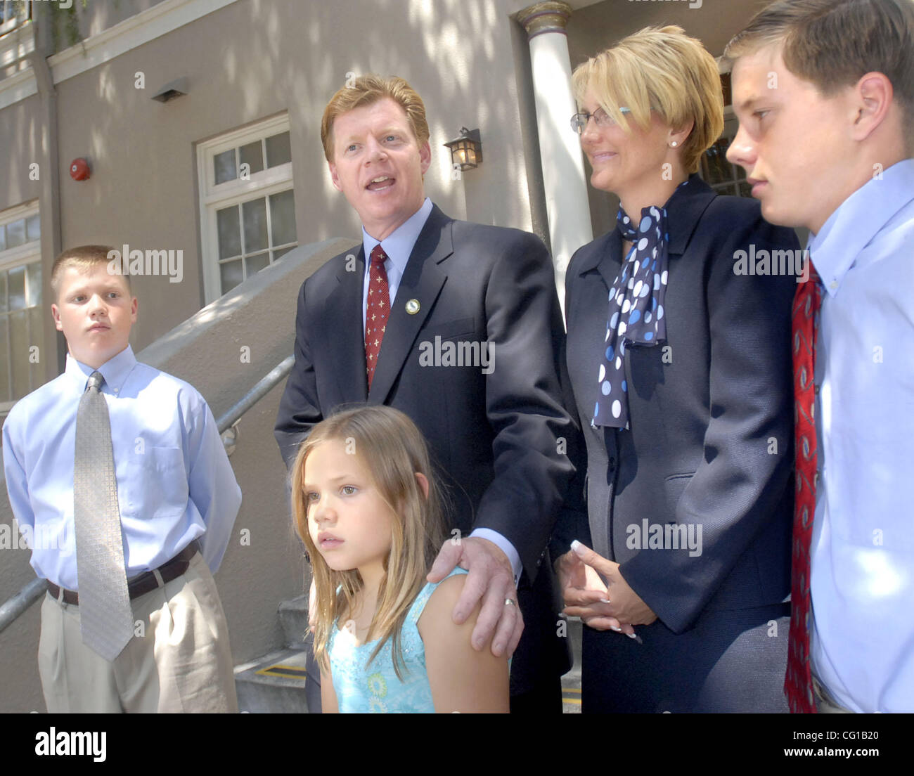 Stands with his family hi-res stock photography and images - Alamy