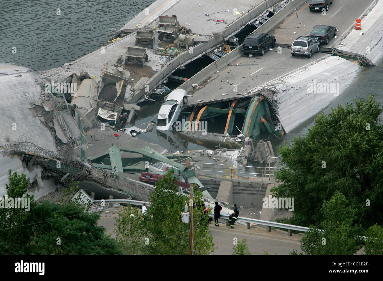 Мост в сша разрушение. Обрушение моста в Миннеаполисе 2007. Мост i-35w через Миссисипи. Мост через Миссисипи обрушение 2007. Мост в Миннеаполисе.