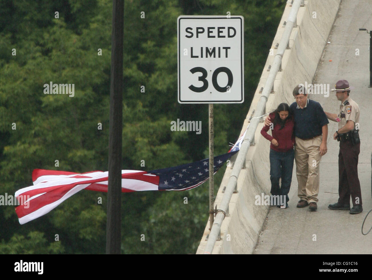 August 4th, 2007 - Minneapolis, MN, USA - Some family members who lost loved ones viewed the site of the I-35W bridge collapse Saturday after President George W. Bush visited the scene. (Credit Image: © Jeff Wheeler/Minneapolis Star Tribune/ZUMA Press) Stock Photo