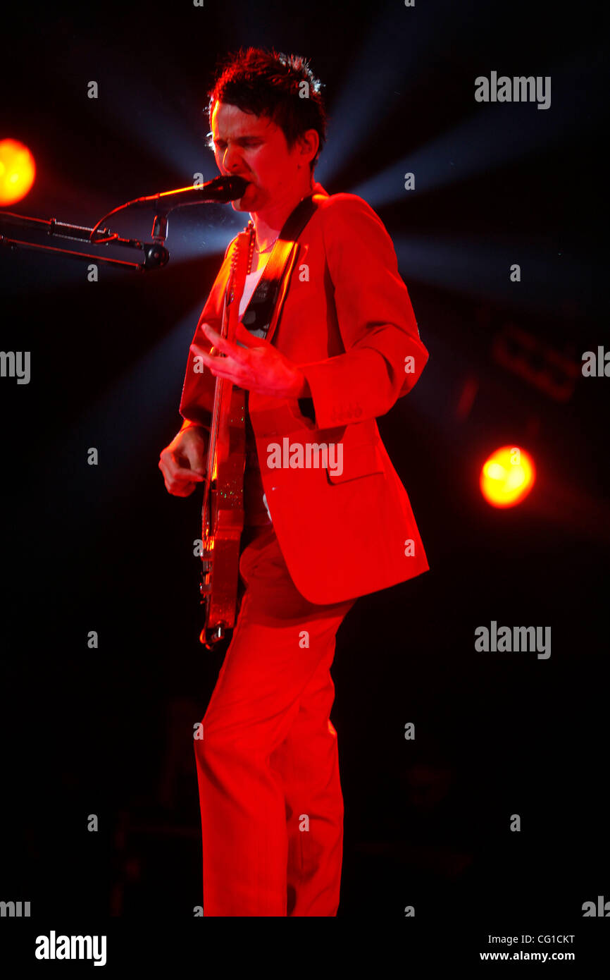 Muse Performing At Madison Square Garden On August 6 2007 Matthew Bellamy On Vocals In Red Suit Christopher Wolstenholme On Bass Dominic Howard On Drums Stock Photo Alamy