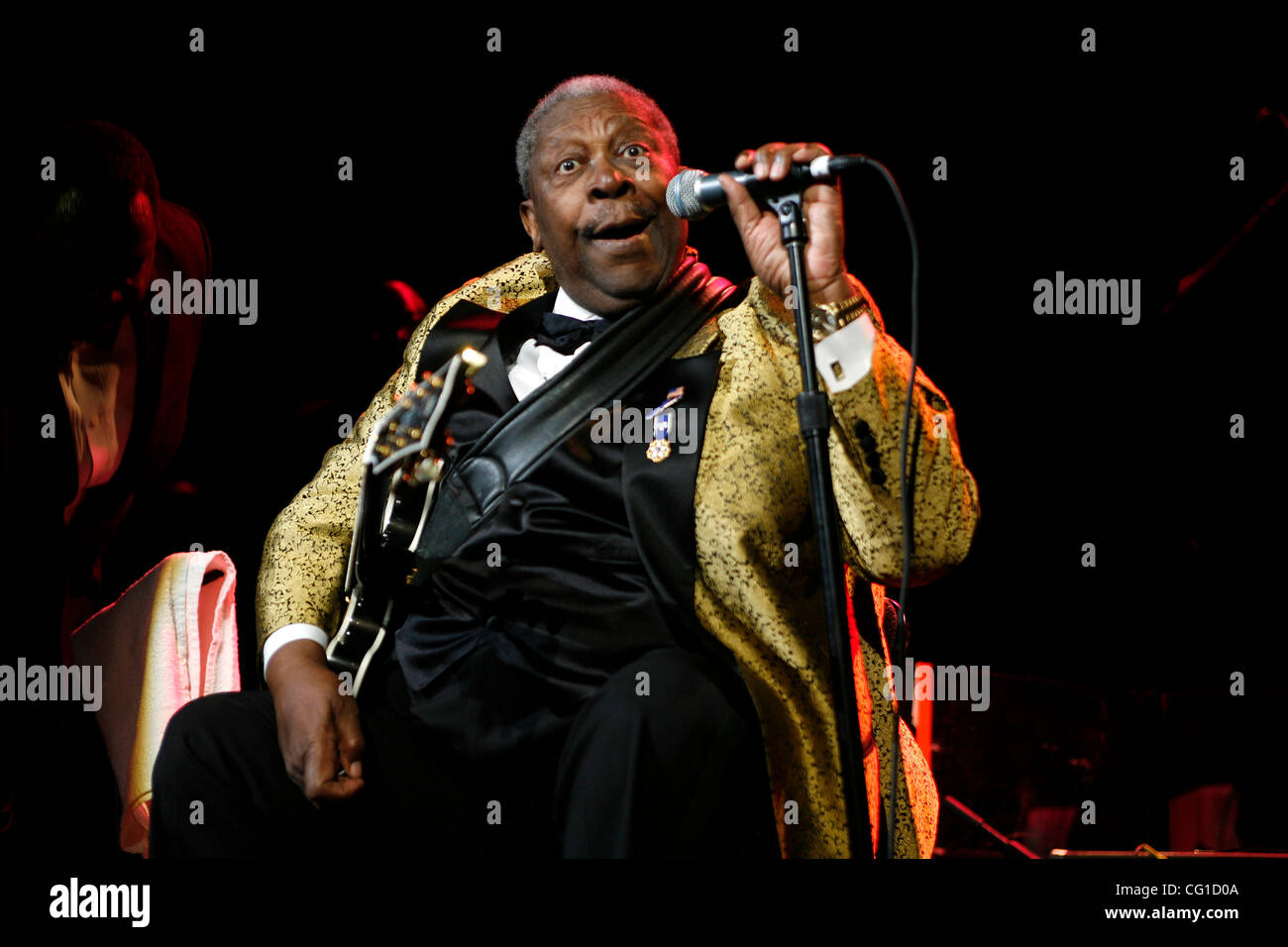 BB King performing at Madison Square Garden's Theater on August 7, 2007 ...