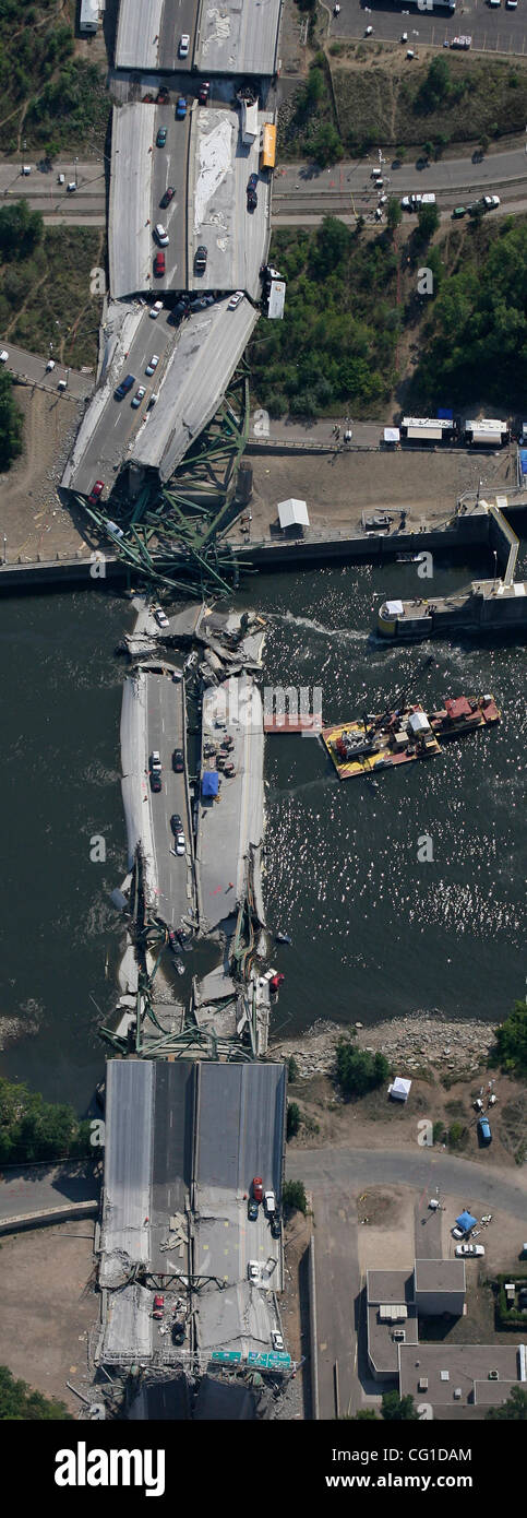 Minneapolis, MN., Tuesday, 8/7/2007.  A barge with a construction crane was docked alongside the fallen section of I-35 as divers continued the search for the missing victims Tuesday afternoon.  (Credit Image: © Minneapolis Star Tribune/ZUMA Press) Stock Photo