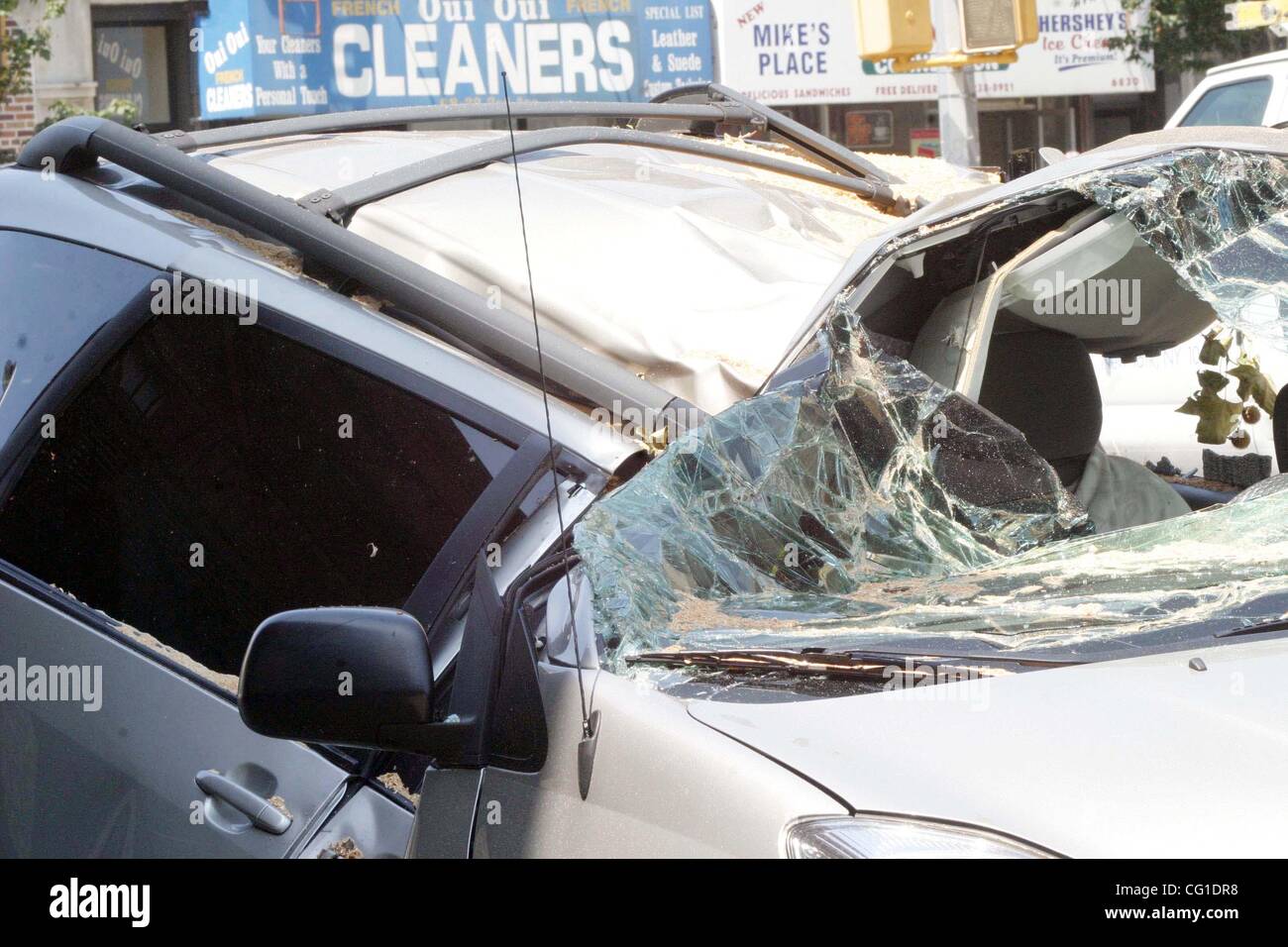 Aug. 9, 2007 - New York, New York, U.S. - F2 Tornado hits part of Brooklyn Bay Ridge aftermath of the storm and clean up.             8 -8 - 07     .      2007       .K54107BCO(Credit Image: Â© Bruce Cotler/Globe Photos/ZUMAPRESS.com) Stock Photo