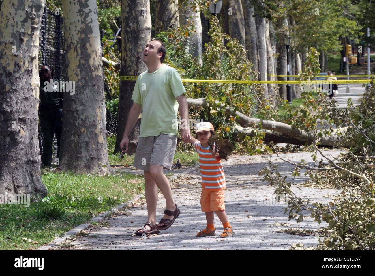 Aug. 9, 2007 - New York, New York, U.S. - F2 Tornado hits part of Brooklyn Bay Ridge aftermath of the storm and clean up.             8 -8 - 07     .      2007       .K54107BCO(Credit Image: Â© Bruce Cotler/Globe Photos/ZUMAPRESS.com) Stock Photo