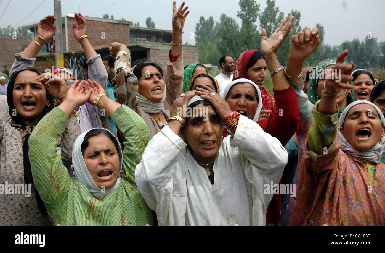 Kashmiri women shout pro-freedom slogans during a protest against the ...