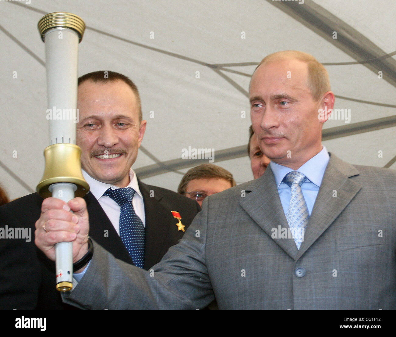 vladimir-putin-visiting-the-klimov-aircraft-engine-factory-in-stpetersburg-CG1F12.jpg