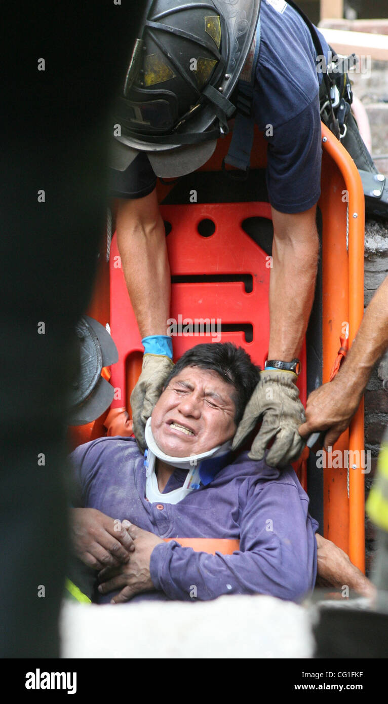 Firefighters rescue 2 construction workers on 148 West 36th. St. today ...