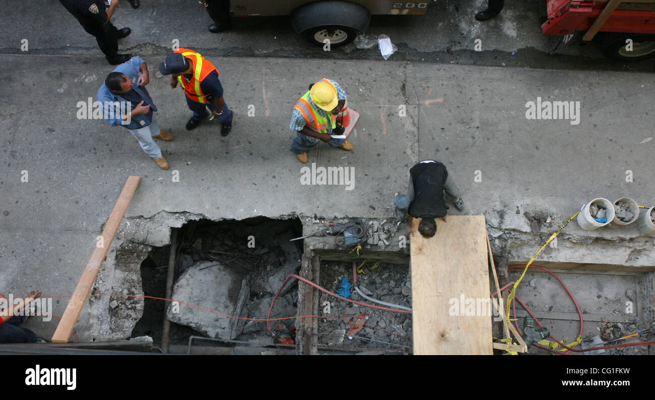 Firefighters rescue 2 construction workers on 148 West 36th. St. today ...
