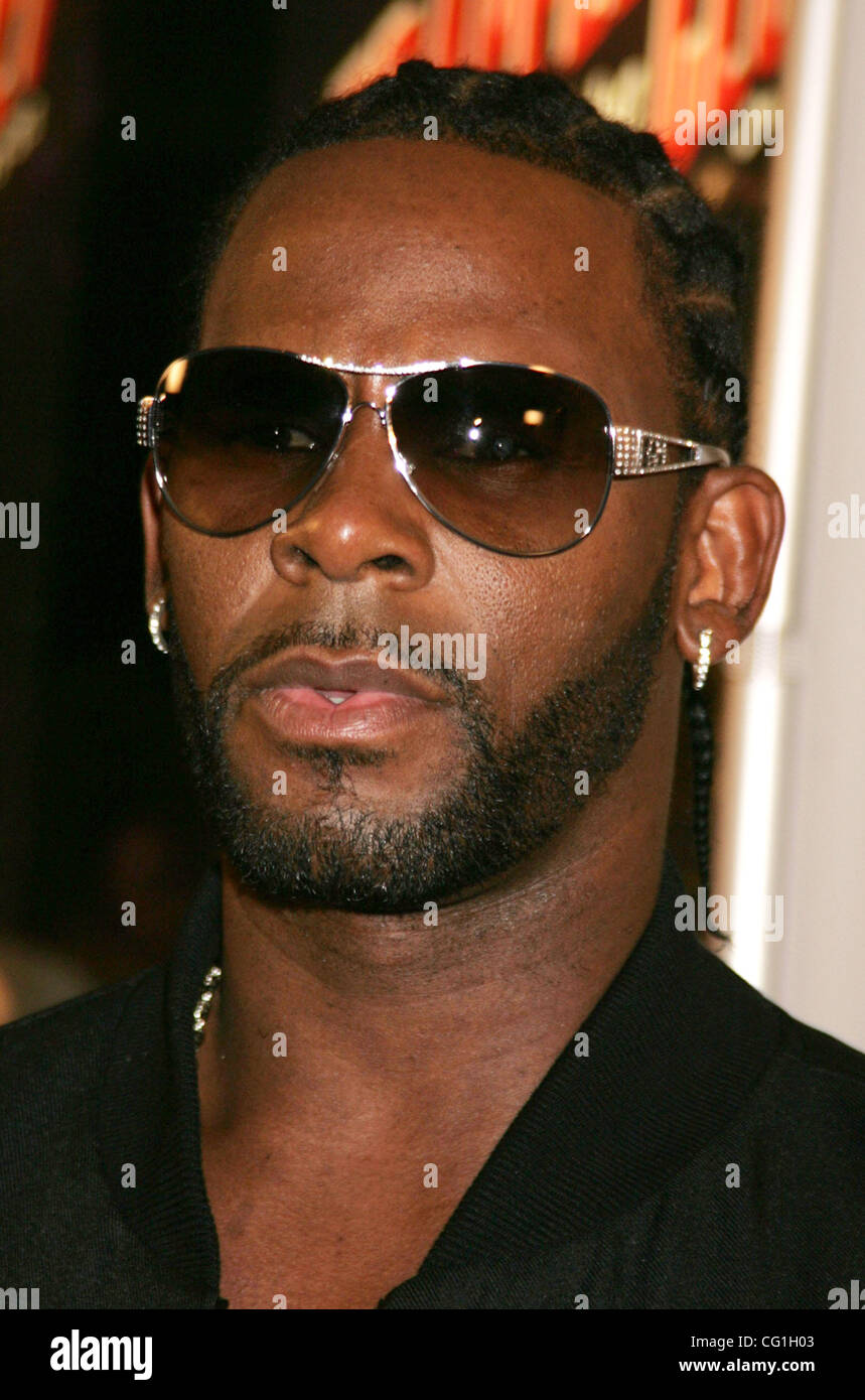 Aug 15, 2007 - New York, NY, USA - Singer R. KELLY at the New York premiere of 'Trapped in the Closet Chapters 13-22' held at IFC Center. (Credit Image: © Nancy Kaszerman/ZUMA Press) Stock Photo