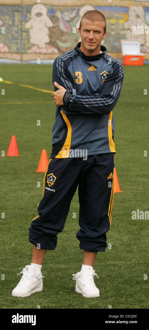 Aug 17, 2007 - New York, NY, USA - LA Galaxy star soccer player DAVID  BECKHAM holds a