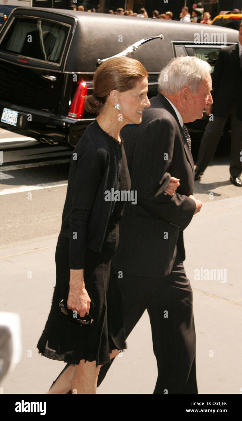 Aug 17, 2007 - New York, NY, USA - ANNETTE DE LA RENTA  and DAVID ROCKEFELLER at the arrivals of Brooke Astor's Funeral Service held at St. Thomas Church on Fifth Avenue. (Credit Image: © Nancy Kaszerman/ZUMA Press) Stock Photo