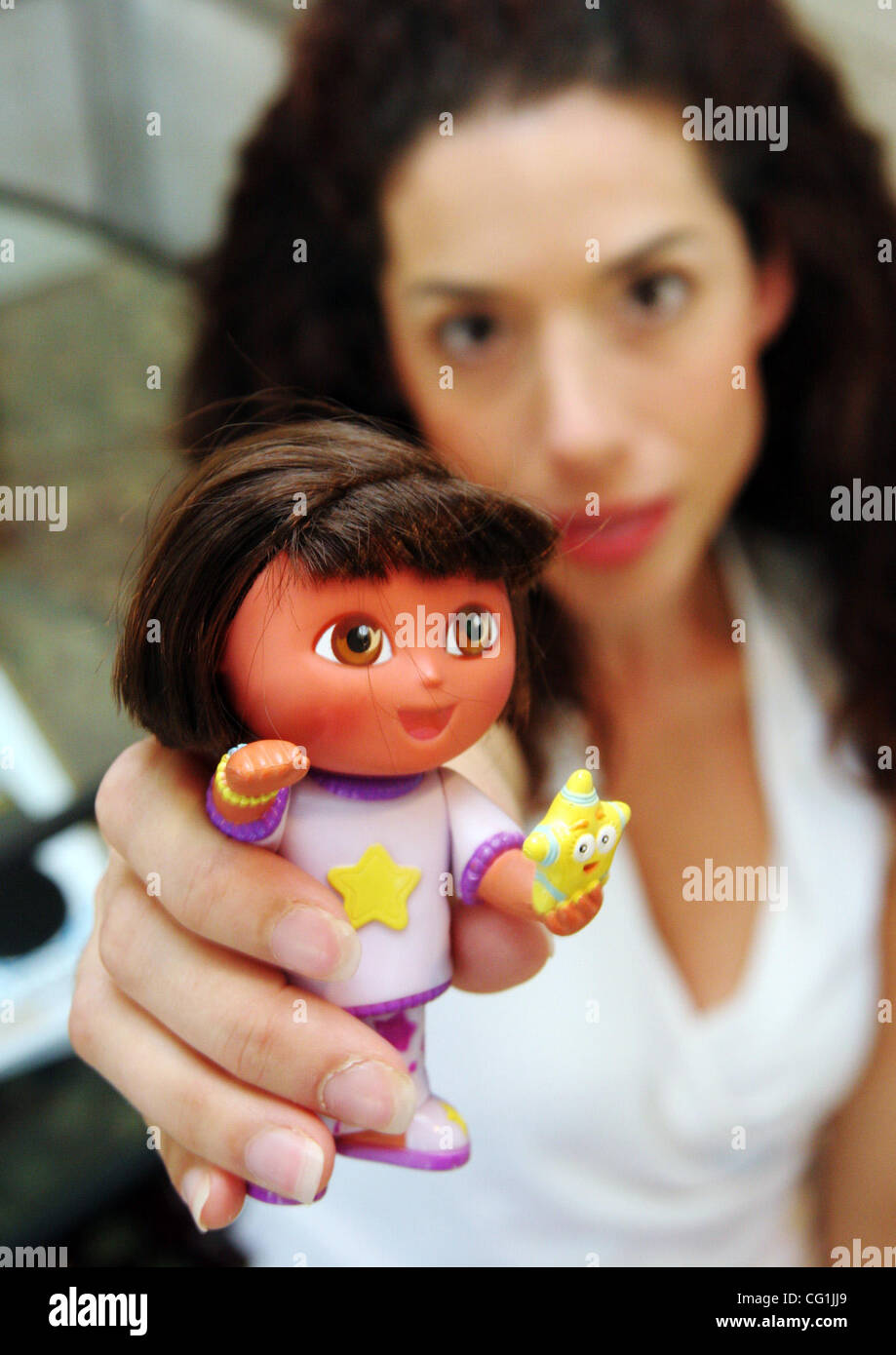 Dora the explorer hi-res stock photography and images - Alamy
