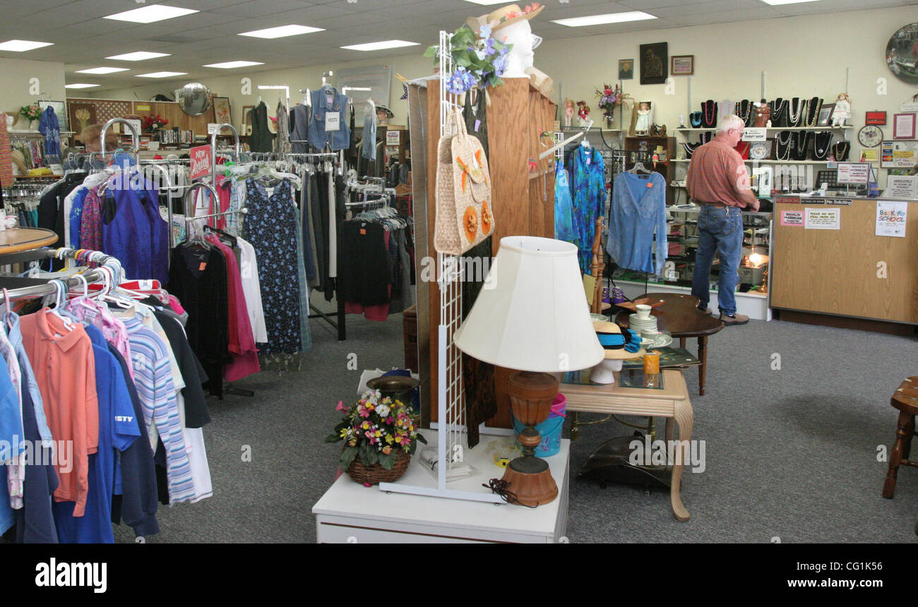 Thrift store usa hi-res stock photography and images - Page 4 - Alamy