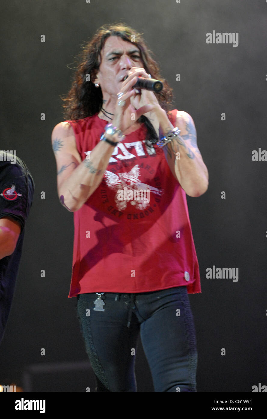 Aug 30, 2007 - Fayetteville, NC, USA - Singer STEPHEN PEARCY of the ...