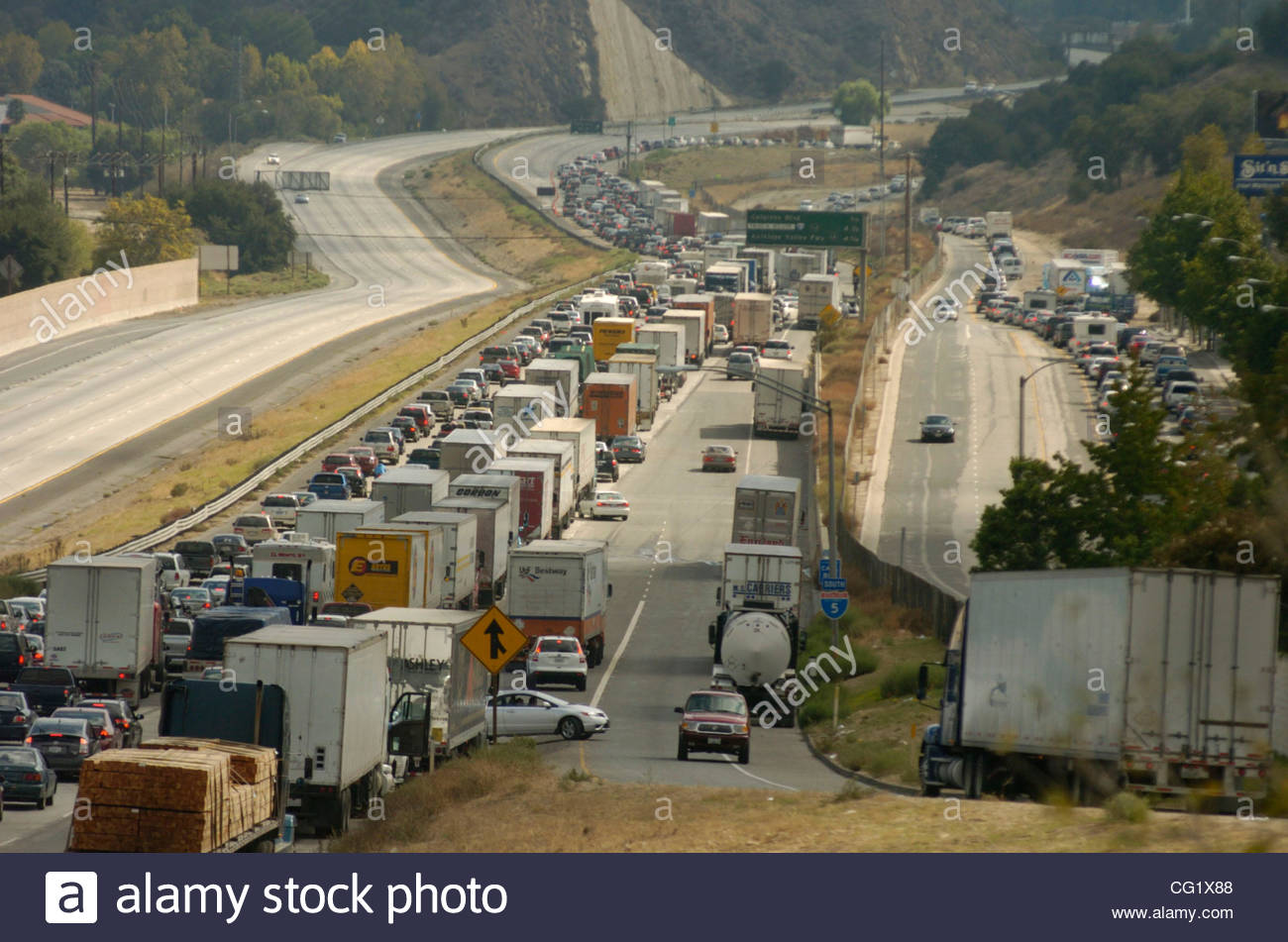 Traffic Is Diverted Off The 5 Freeway South At Calgrove In Santa Clarita Sa Ay Afternoon October 13 2007 After A Crash Involving Several Big Rigs Traffic Is Diverted Off The 5 Freeway South At Calgrove In Santa Clarita Sa Ay Afternoon October 13 2007 After A Crash Involving Several Big Rigs