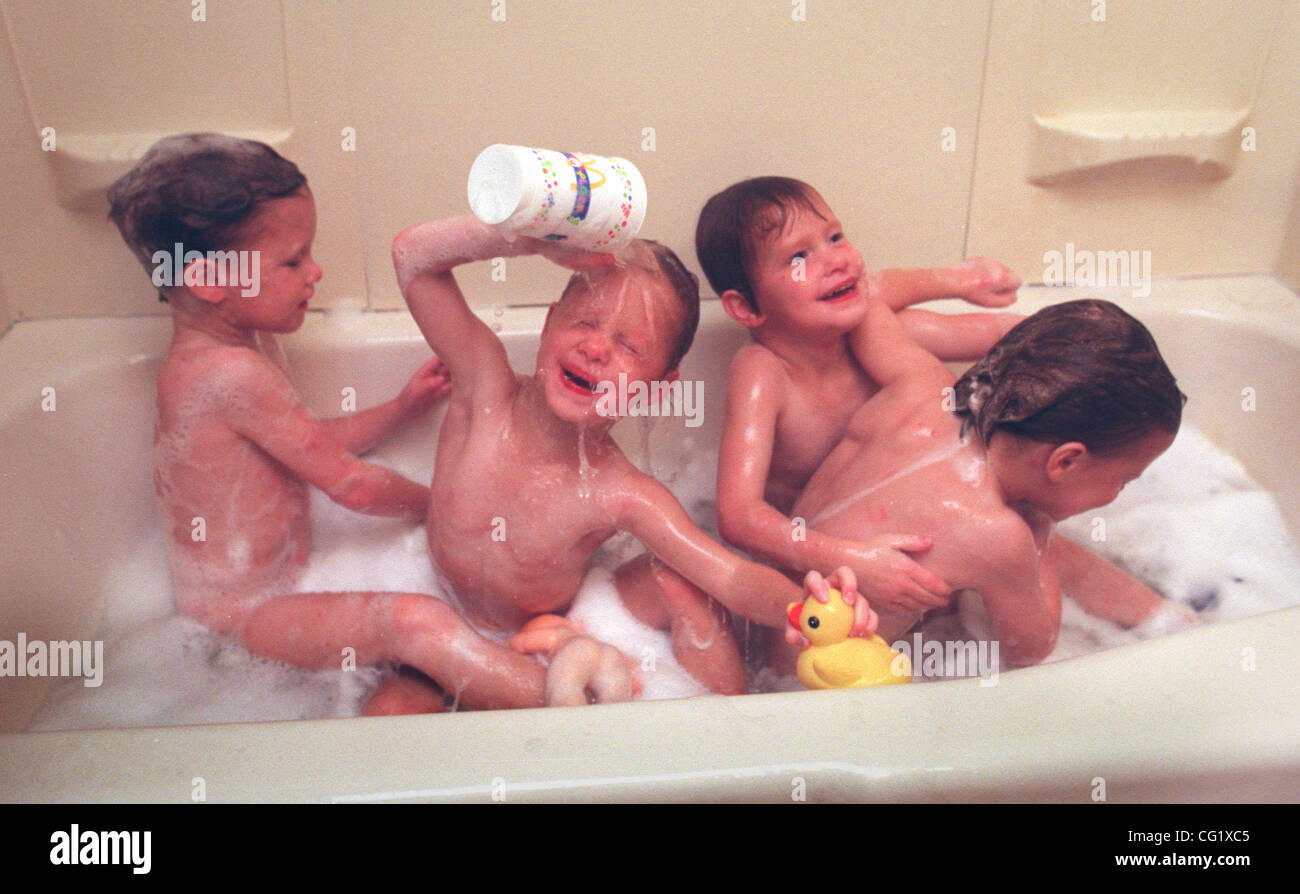 Rub a Dub, Dub, Dub, Dub.    The Durst Quadruplets of Buffalo, MN are now four years old, and quite a handful for thier parenst Jim and Naomi.  As you can imagine, rubber duckie can make bathtime so much fun!   (L to R) Megan, Sarah, Kendra and Calli. (Credit Image: © Minneapolis Star Tribune/ZUMA P Stock Photo