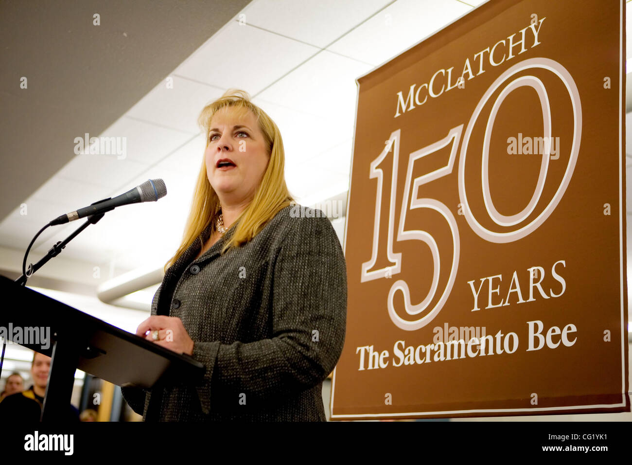 Molly Maloney Evangelisti speaks to employees gathered in the newsroom to celebrate The Bee's 150th anniversary on Friday, Feb. 2, 2007.  Sacramento Bee/  Brian Baer Stock Photo