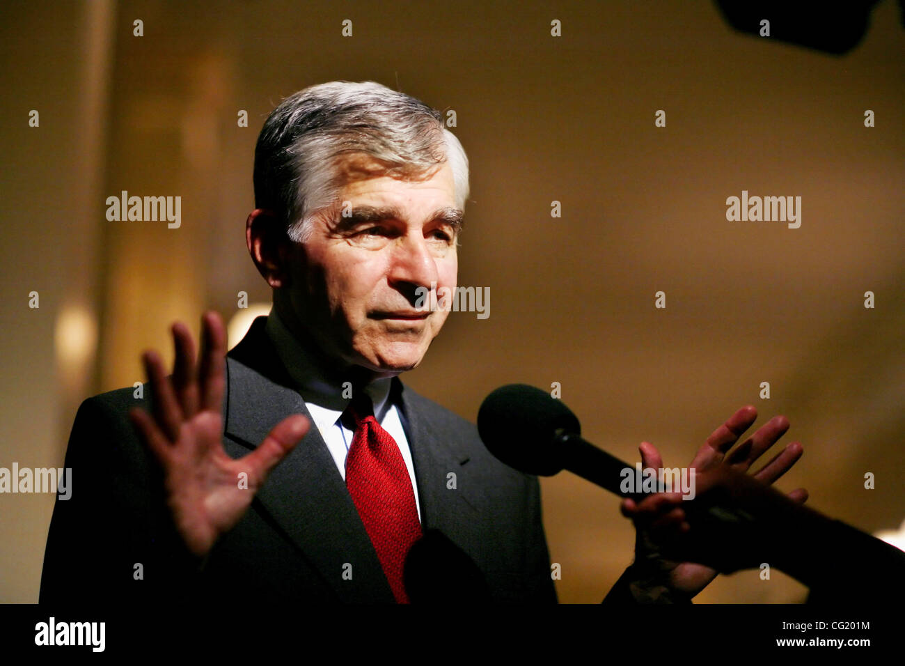 Former Massachusetts Governor Michael Dukakis talks about 'Blueprint for the States: Policies to Improve the Way States Organize and Deliver Alcohol and Drug Prevention and Treatment,' during a news conference at the State Capitol, Thursday, May 17, 2007. Governor Dukakis is the Chair of the 'Bluepr Stock Photo