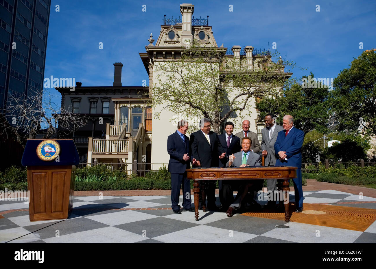 Governor Arnold Schwarzenegger today signed SB 113, authored by Senator Ron Calderon (D- Montebello) at the Leland Stanford Mansion, Thursday March 15, 2007. This bill will move California's presidential primary to February, from its current June date. The first-ever trip by a sitting U.S. President Stock Photo