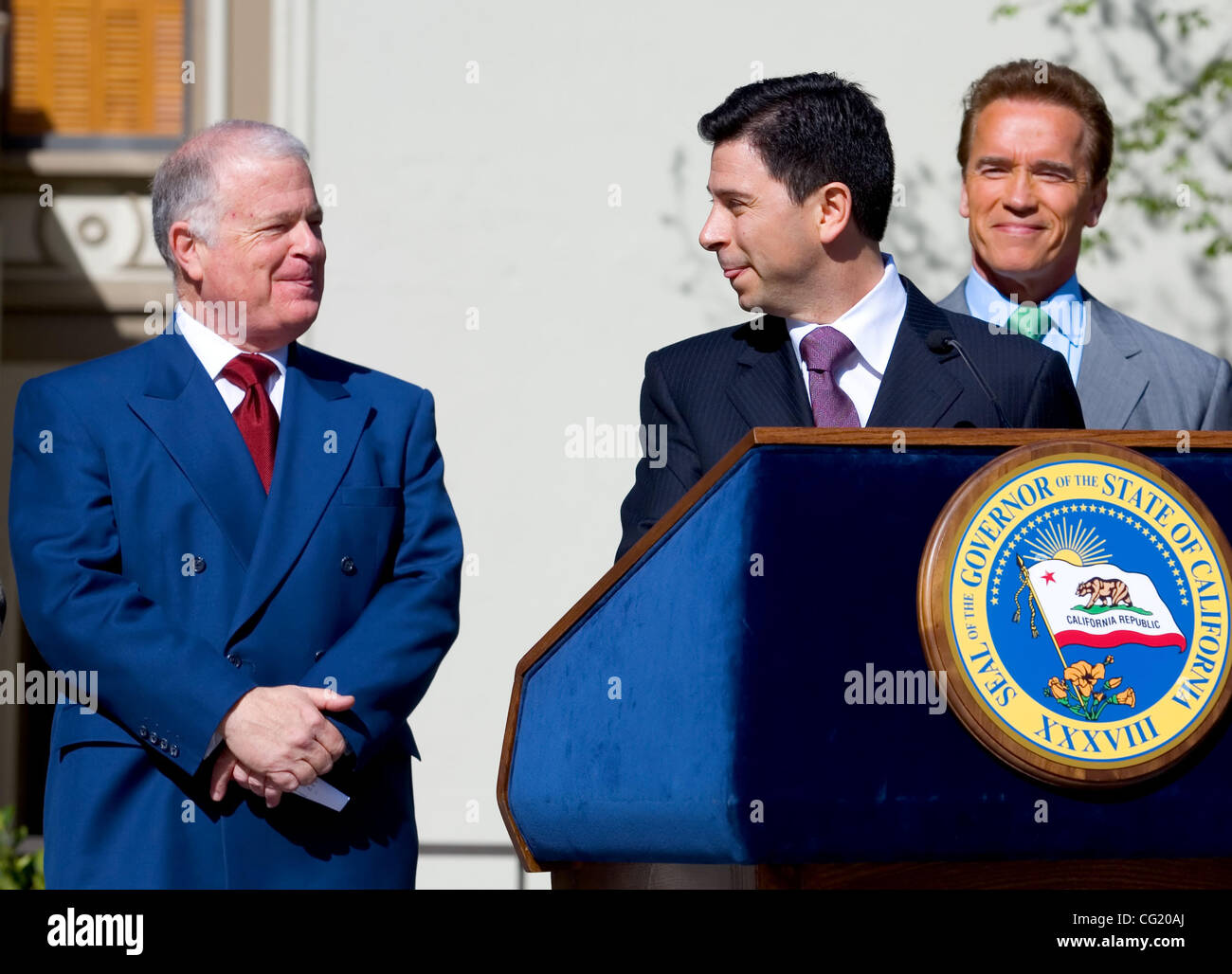 HOLD FOR FUTURE STORY!!!!! DO NOT USE DAILY  Senate Pro-Tem, Don Perata and Speaker Fabian Nunez, look at each other during the bill signing ceremony by Governor Arnold Schwarzenegger of  SB 113, authored by Senator Ron Calderon (D- Montebello) at the Leland Stanford Mansion, Thursday March 15, 2007 Stock Photo