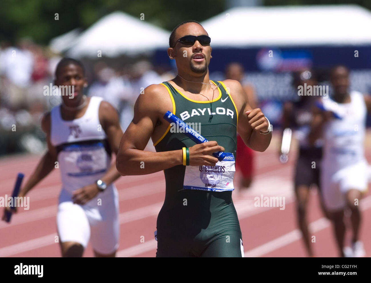 Baylor's Quentin Summers brings home the team's anchor leg of the Men's