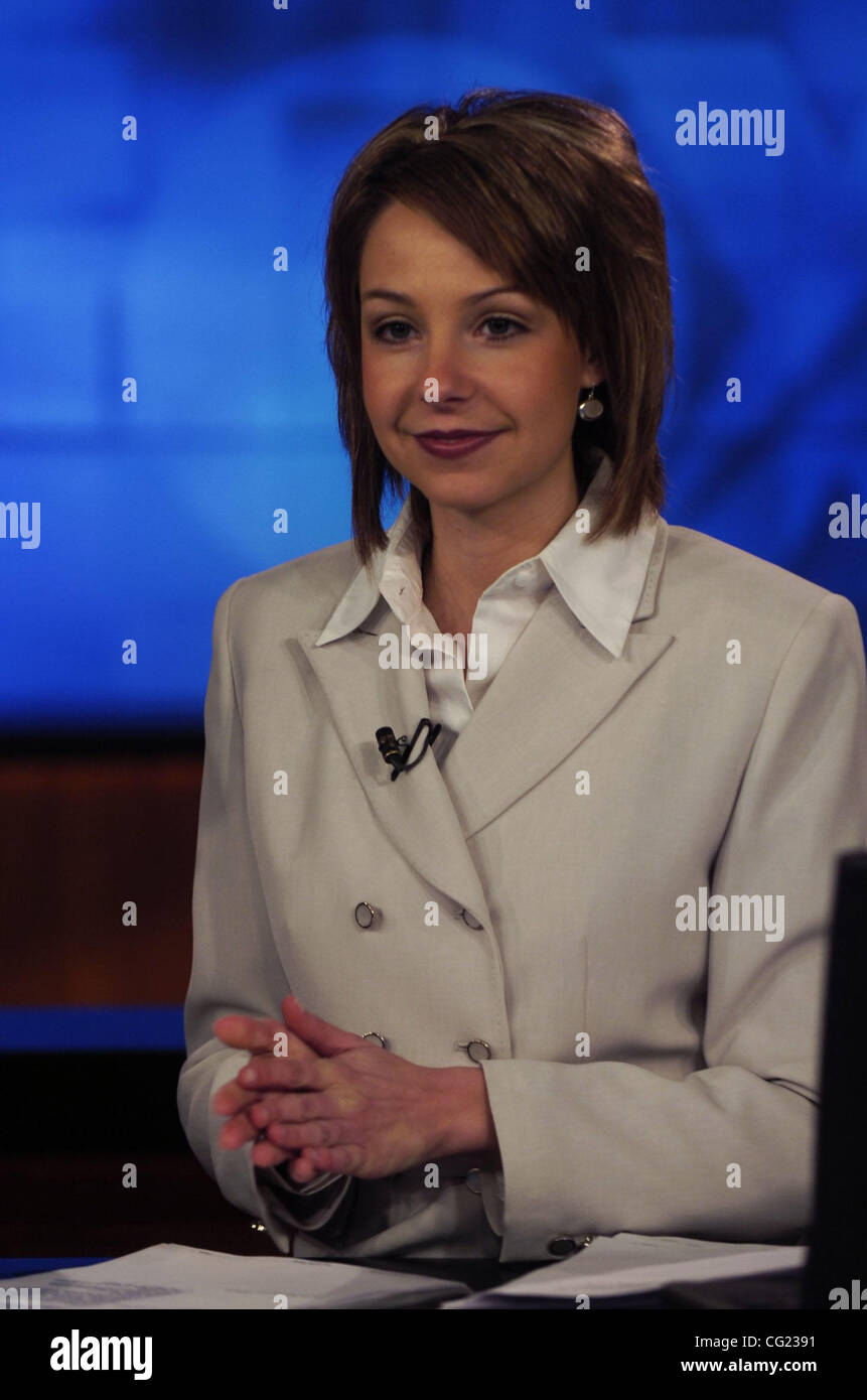 natalie-bomke-cq-the-new-co-anchor-of-the-fox-40-morning-news-program-her-on-air-partner-is-nina-mehlhaf-cq-tuesday-january-16-2007-sacramento-bee-jay-mather-stock-photo-alamy